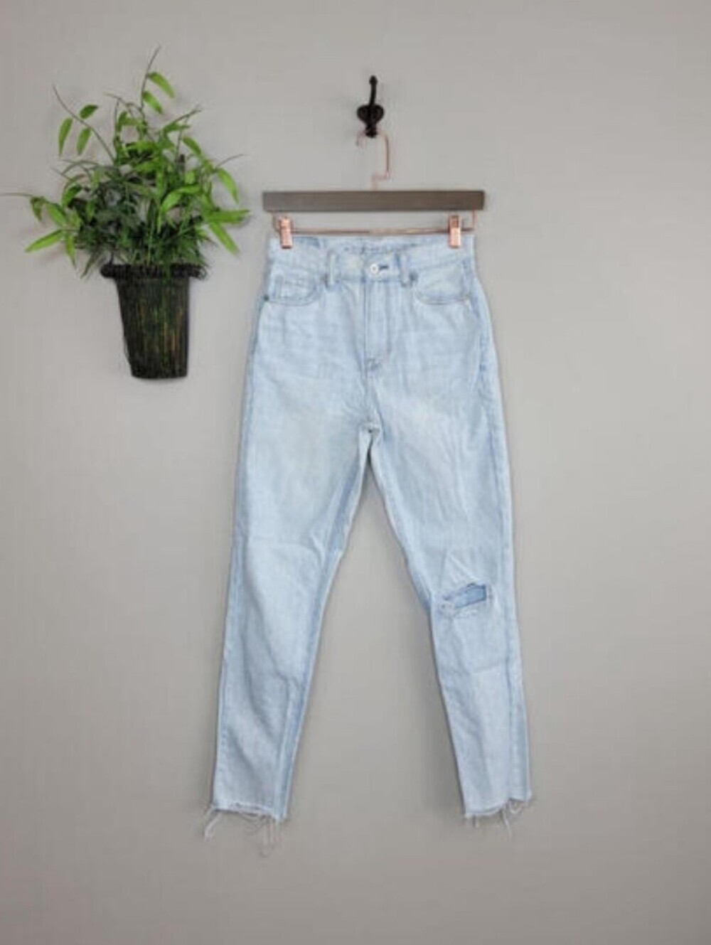 AE 0 American Eagle Hi Rise Mom Jeans Light Blue Distressed Raw Hem Tapered Leg